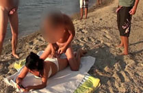 Sex am Strand, jeder darf sie vögeln