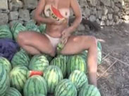 Masturbation mit einer Melone