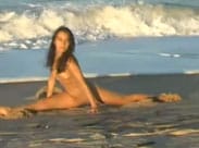 Nackt Yoga an der Nordsee